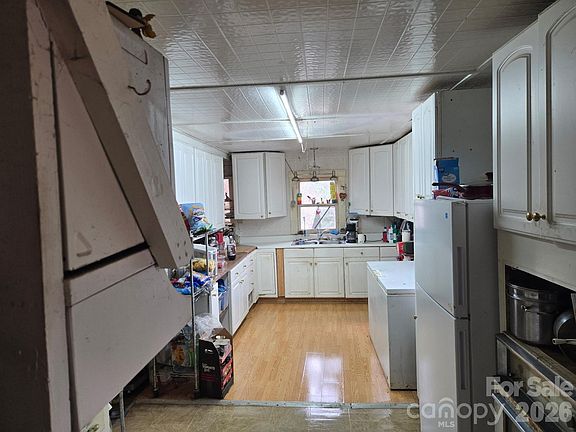 2nd image of 705 Doc Howell Rd