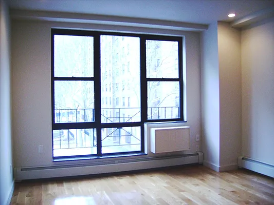 Rented by Perry Associates NYC Inc | media 29