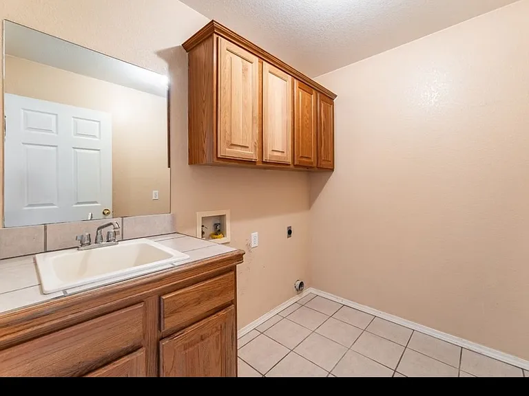 1309 E Glendale Ln — Photo 18