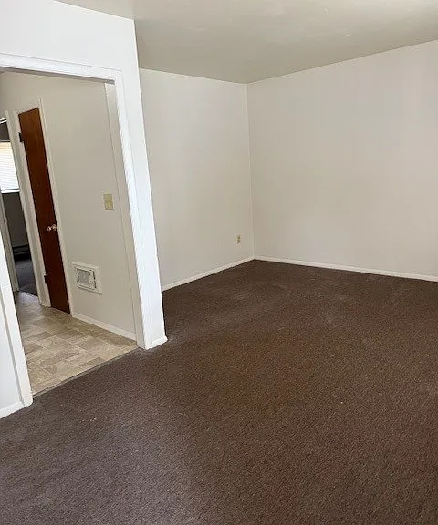 420 7th St SE #1 — Photo 2