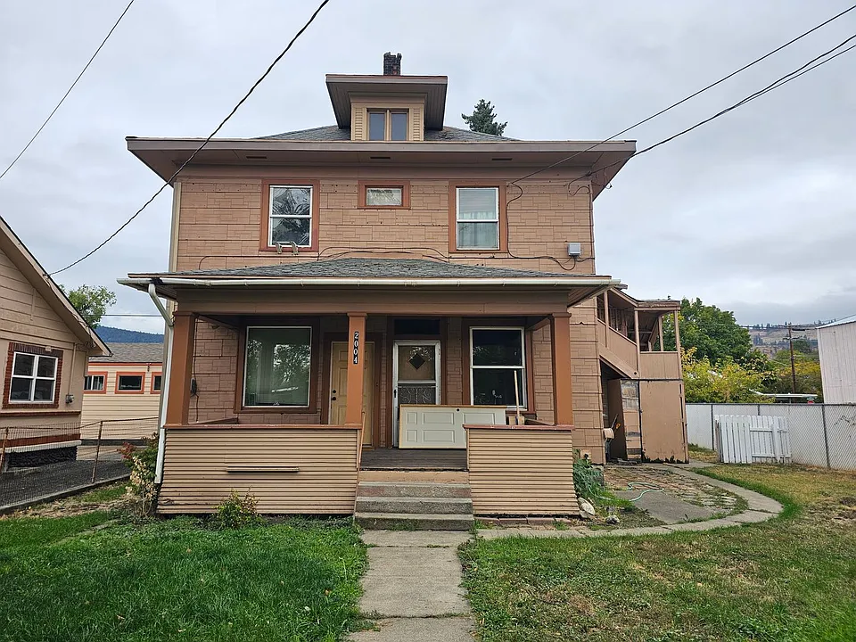 2004 Adams Ave