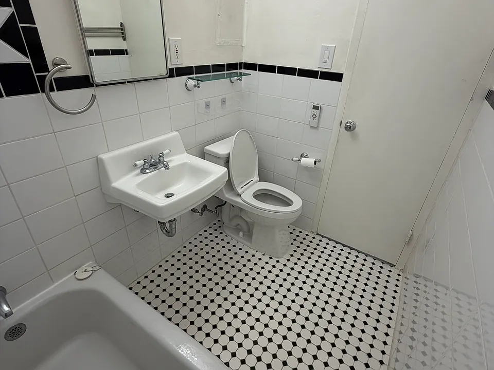 1121 Arlington Blvd #1