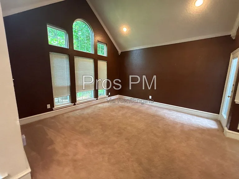3101 Crickett Dr — Photo 6