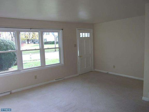 3rd image of 413 E Pennsylvania Ave
