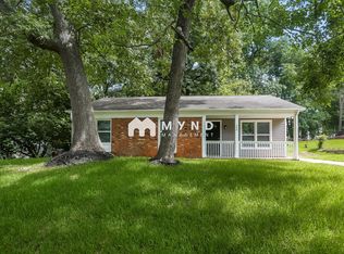 300 Huntsmoor Dr, Charlotte, NC 28217