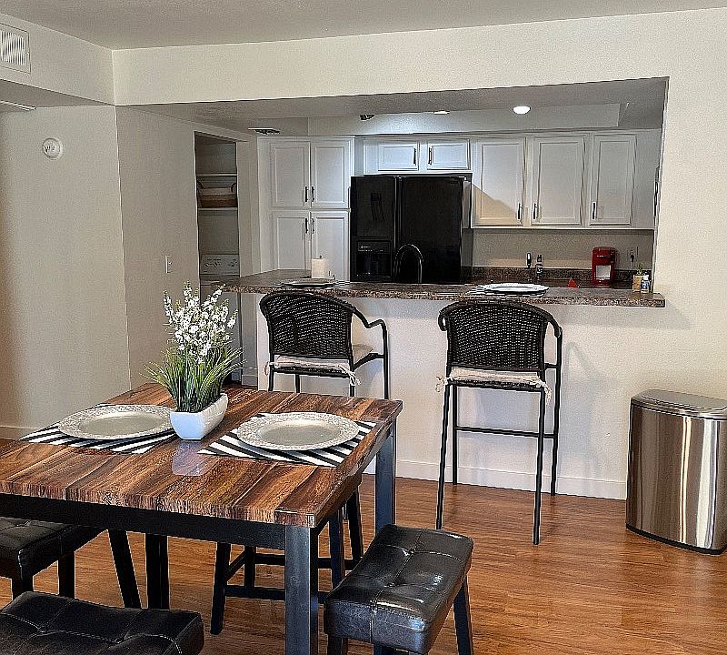 Kitchen & Dining Area