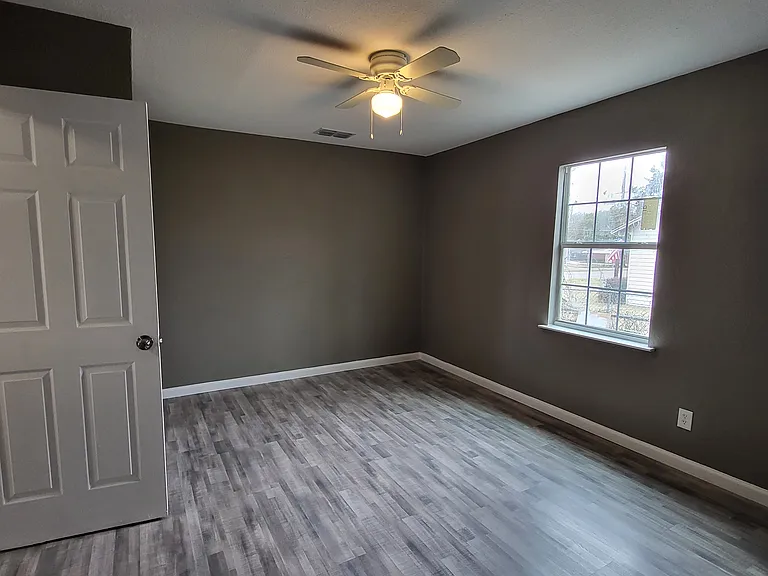 9605 Grady Ln — Photo 3
