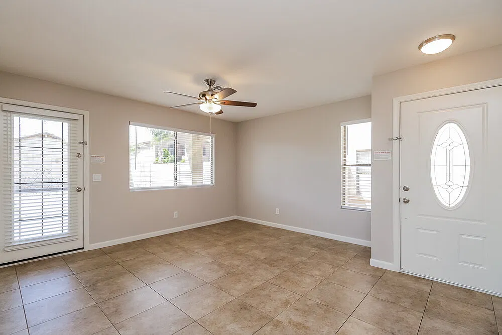 4 bed, 2.0 bath, 1308 sqft, $2,205 — Photo 3