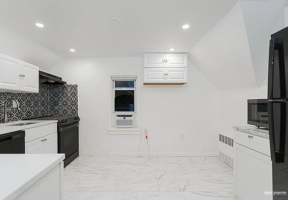 3rd image of 384 E 2nd St #3