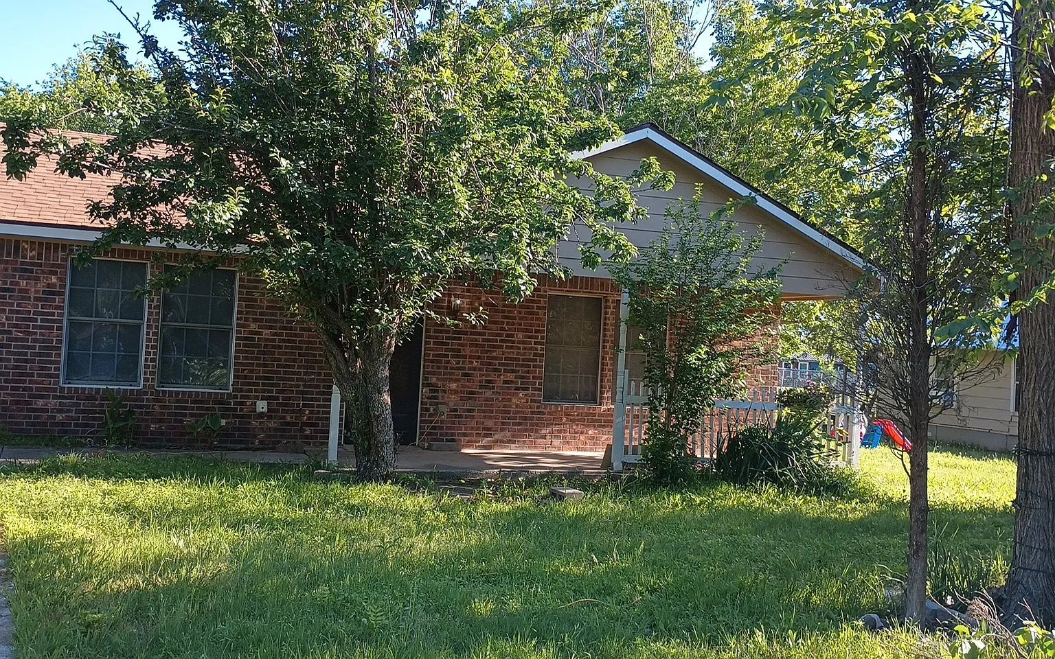 202 E Cotter Ave — Photo 1