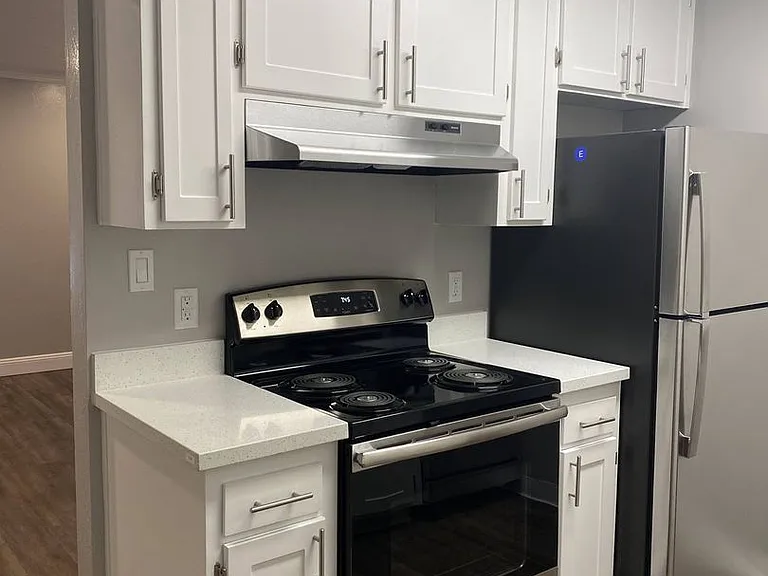 Midway Manor Apts. — Photo 14