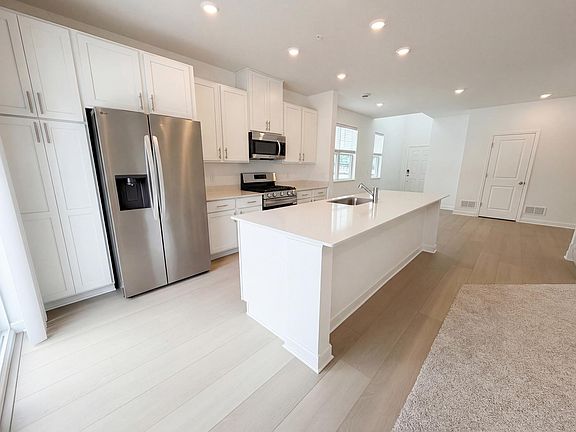 2nd image of 3092 Vanderbie St