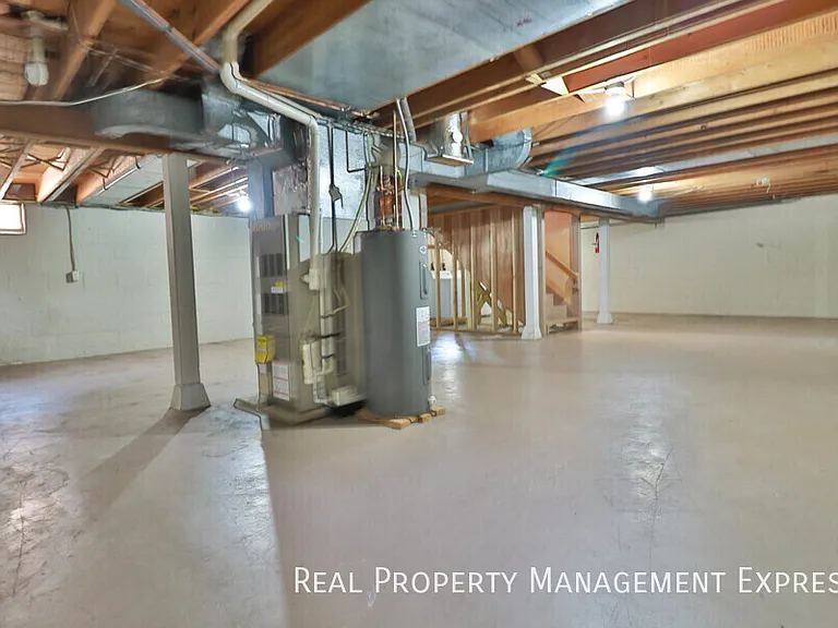 1904 S Hawthorne Ave — Photo 22
