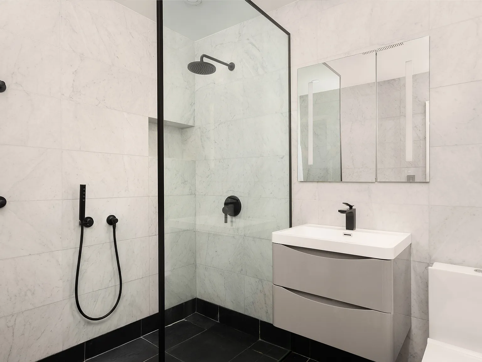 216 East 7th Street — Photo 3