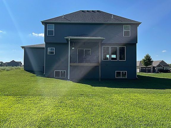 2nd image of 715 W Solomon Dr