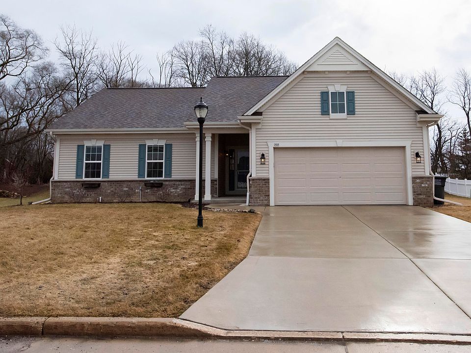 1st image of 707 Willow Bend Dr