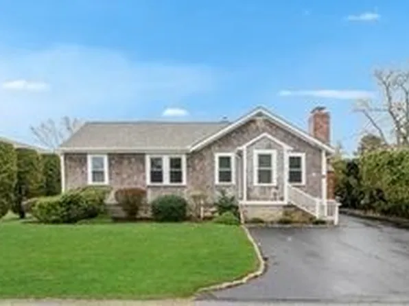 7 Rockland Ter, Dartmouth, MA 02748