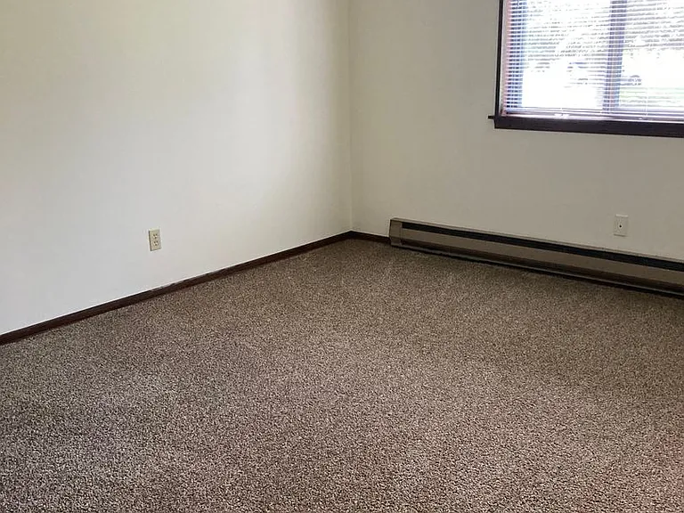 1320-1322 W Meadows Dr — Photo 23