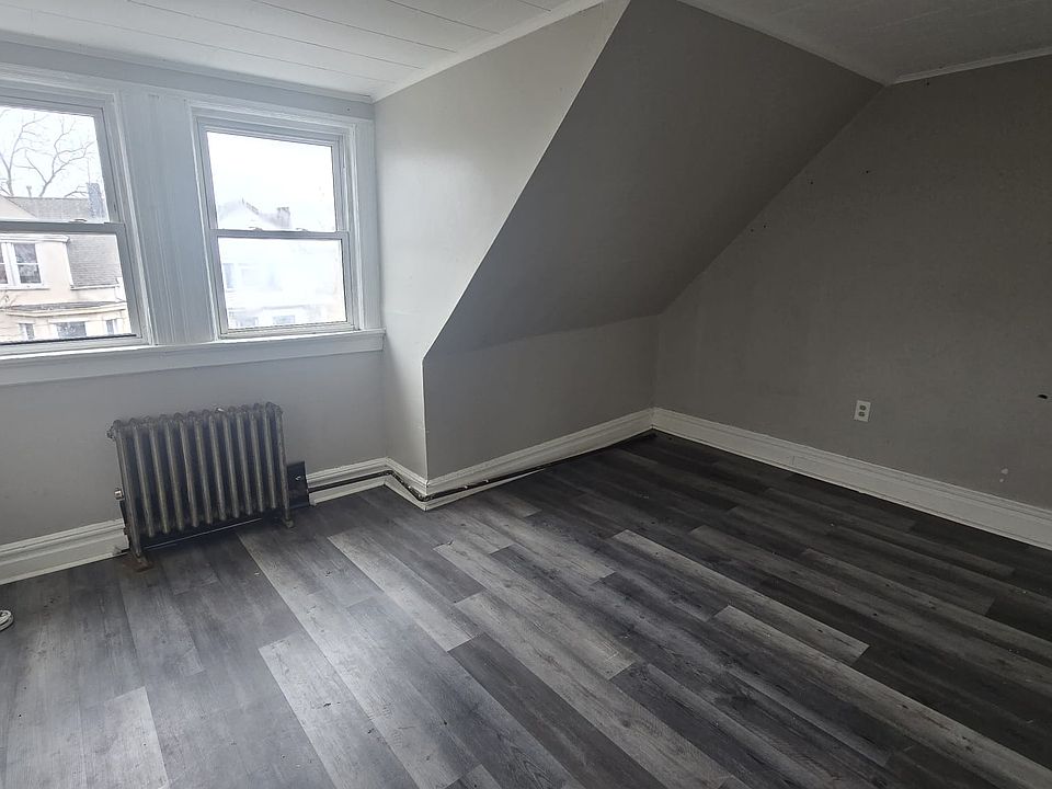 2nd image of 117 Seymour Ave Floor 3