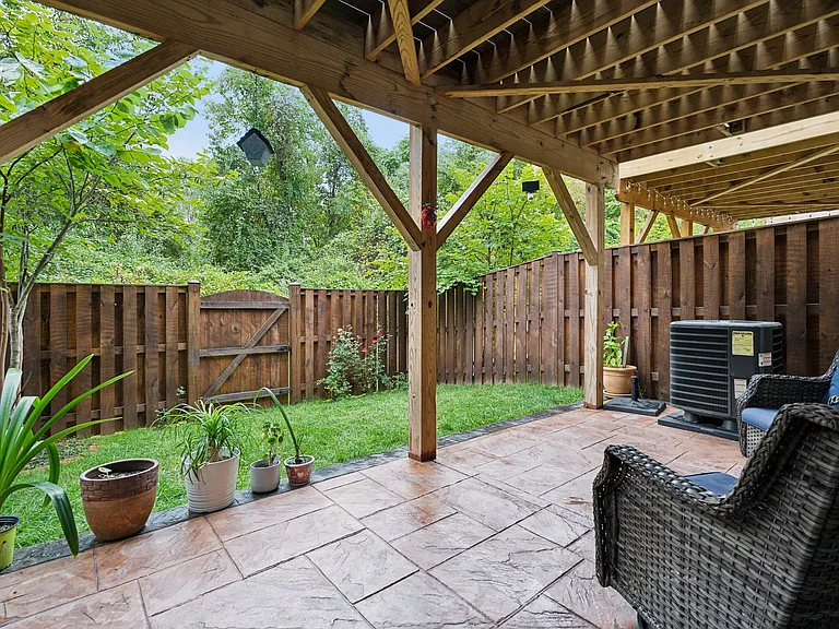 9154 Wyche Knoll Ln — Photo 25