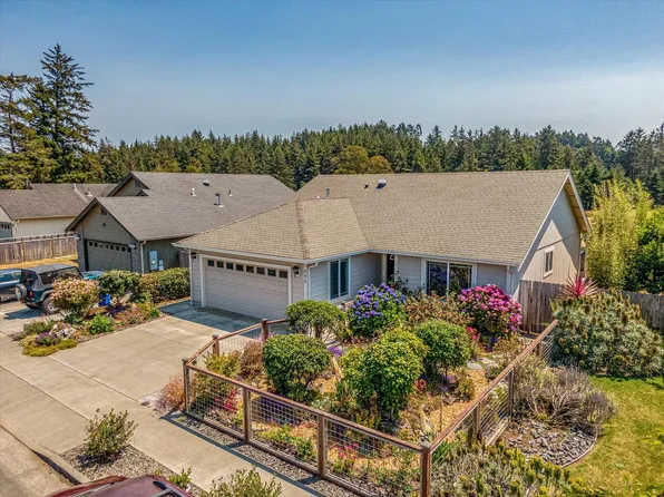 1690 Hideaway Ct, McKinleyville, CA 95519