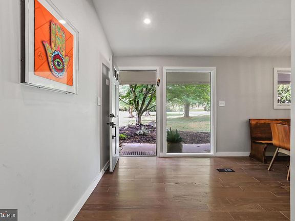 4th image of 1004 Mercer Rd