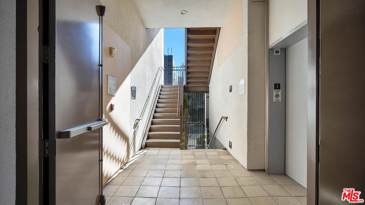 2 bed, 2.0 bath, 1220 sqft, $4,000 — Photo 4