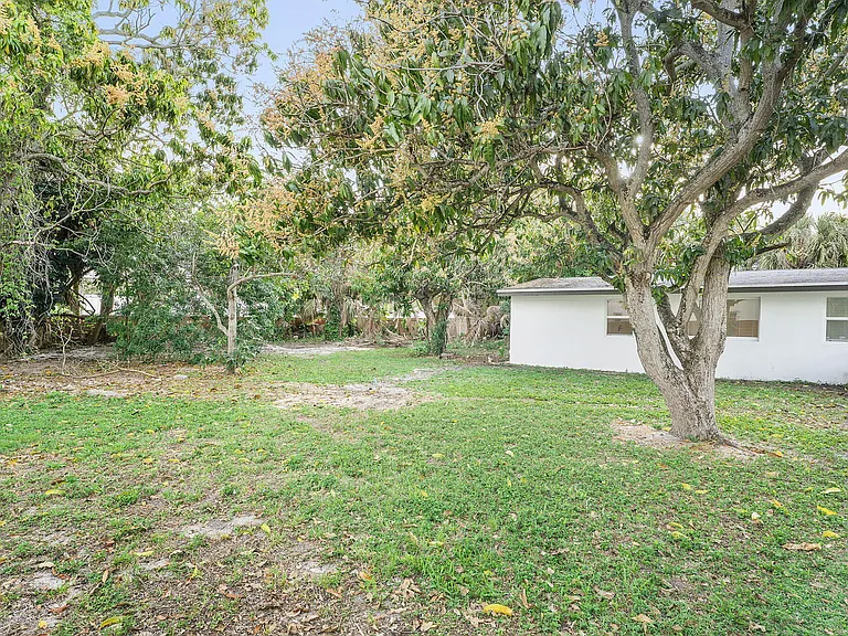 474 Enfield St — Photo 14