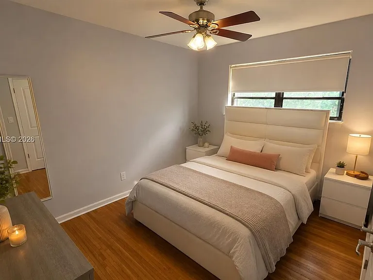 565 NE 179th Dr — Photo 11