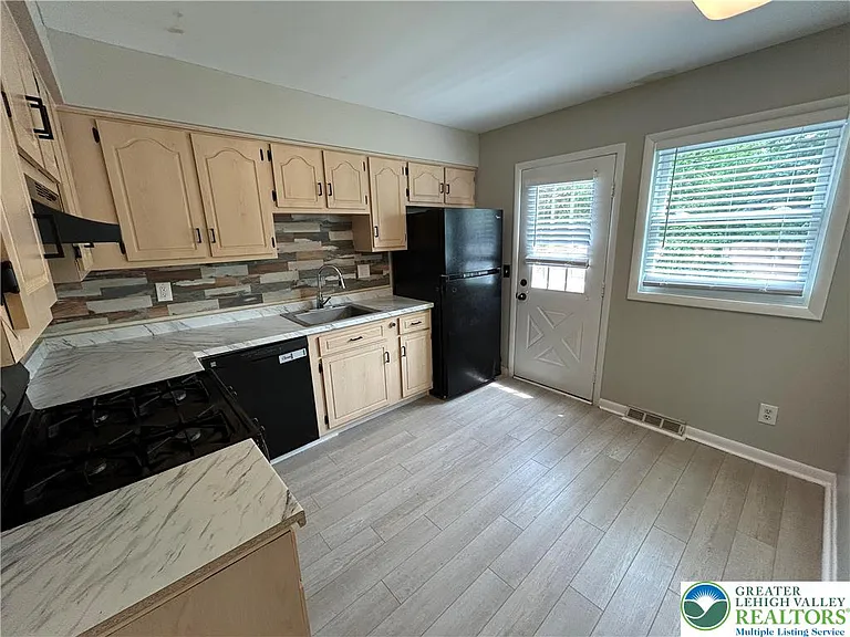 226 Vista Dr — Photo 3