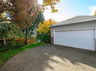 438 SW Dogwood Dr, Dundee, OR 97115