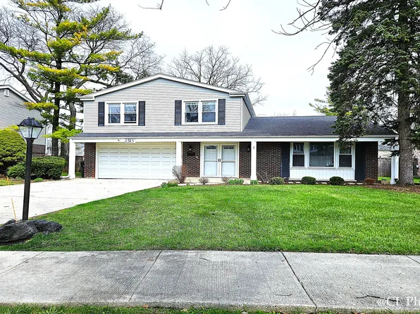 2313 Greenwood Rd, Glenview, IL 60026