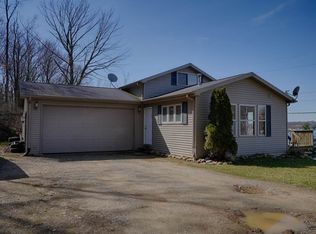 562 Gilletts Lake Rd, Jackson, MI 49201