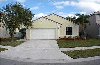 2nd image of 319 SW 192nd Ave