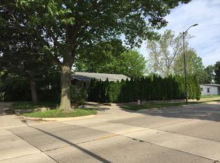 925 N 4th St, Champaign, IL