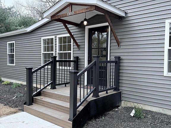 3rd image of 1352 White Oak Cir