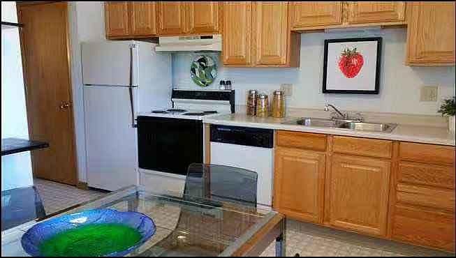 2nd image of 208 6th St APT A6