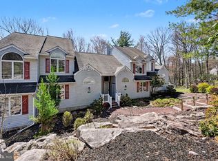5 Beachwood Ct, Lake Harmony, PA 18624