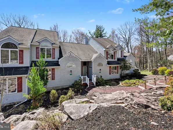 5 Beachwood Ct, Lake Harmony, PA 18624