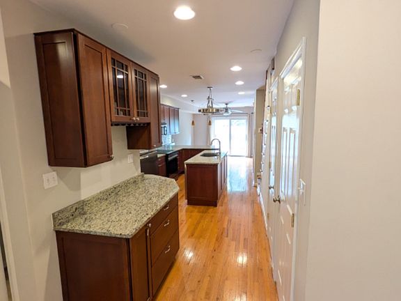 4th image of 912 15th St SE
