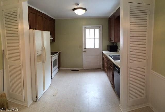 2nd image of 502 Foxcroft Dr
