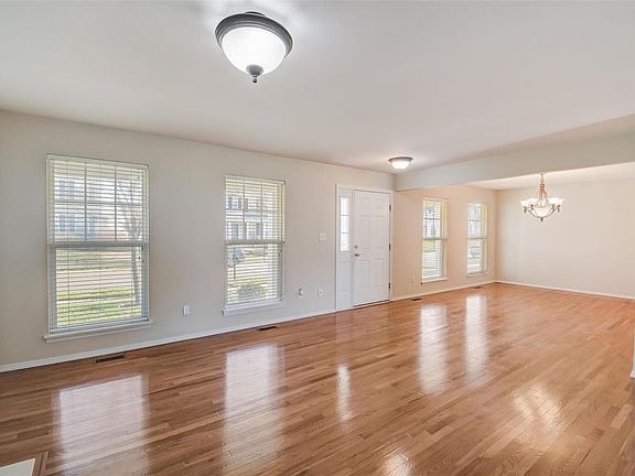 3rd image of 15475 Jost Main St