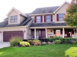 725 Queens Gate Cir, Sugar Grove, IL 60554