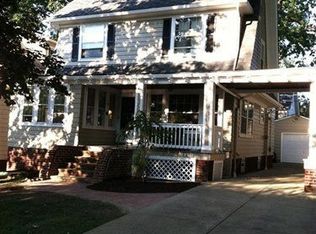 1651 Parkwood Rd, Lakewood, OH