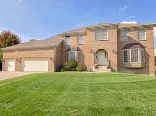 3723 Thunderbird Ln, Crystal Lake, IL 60012