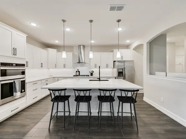 924 Crest Breeze Dr, Haslet, TX 76052