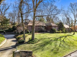 4 Seabreeze Ln, Bayville, NY 11709