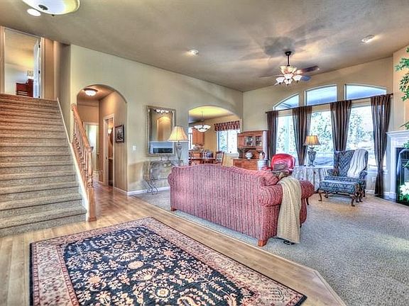 4th image of 913 S Shelley Lake Ln