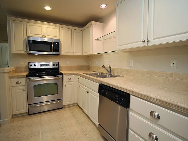 690 NE Adwick Dr — Photo 7