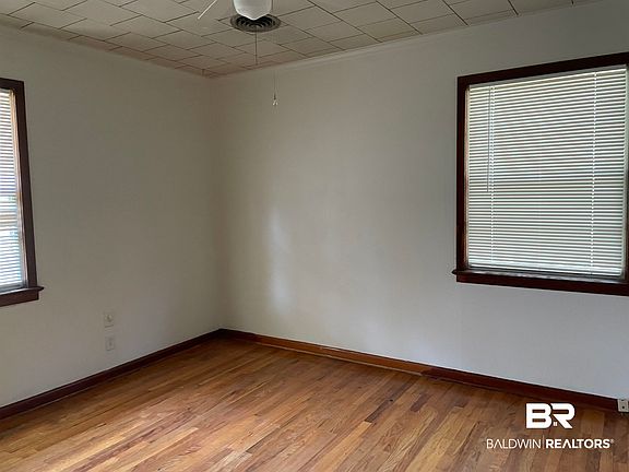 5th image of 18296 Sidney Ave